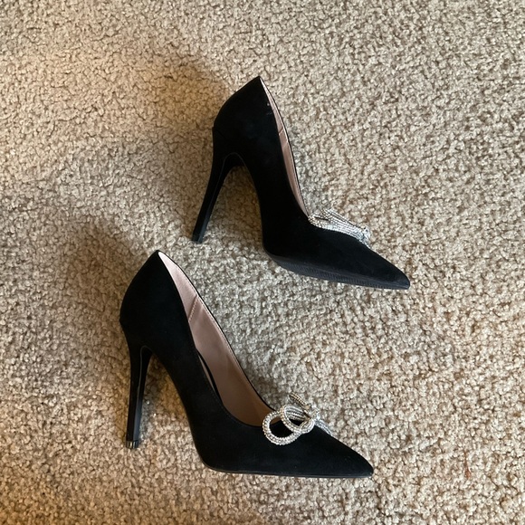 Black Heels with Rhinestone Bow - Picture 2 of 3